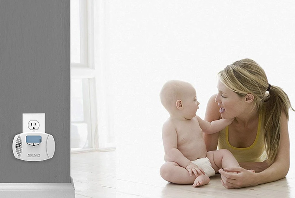 First Alert® - Plug-in White Carbon Monoxide Alarm With Battery Backup & Digital Display - Image 11